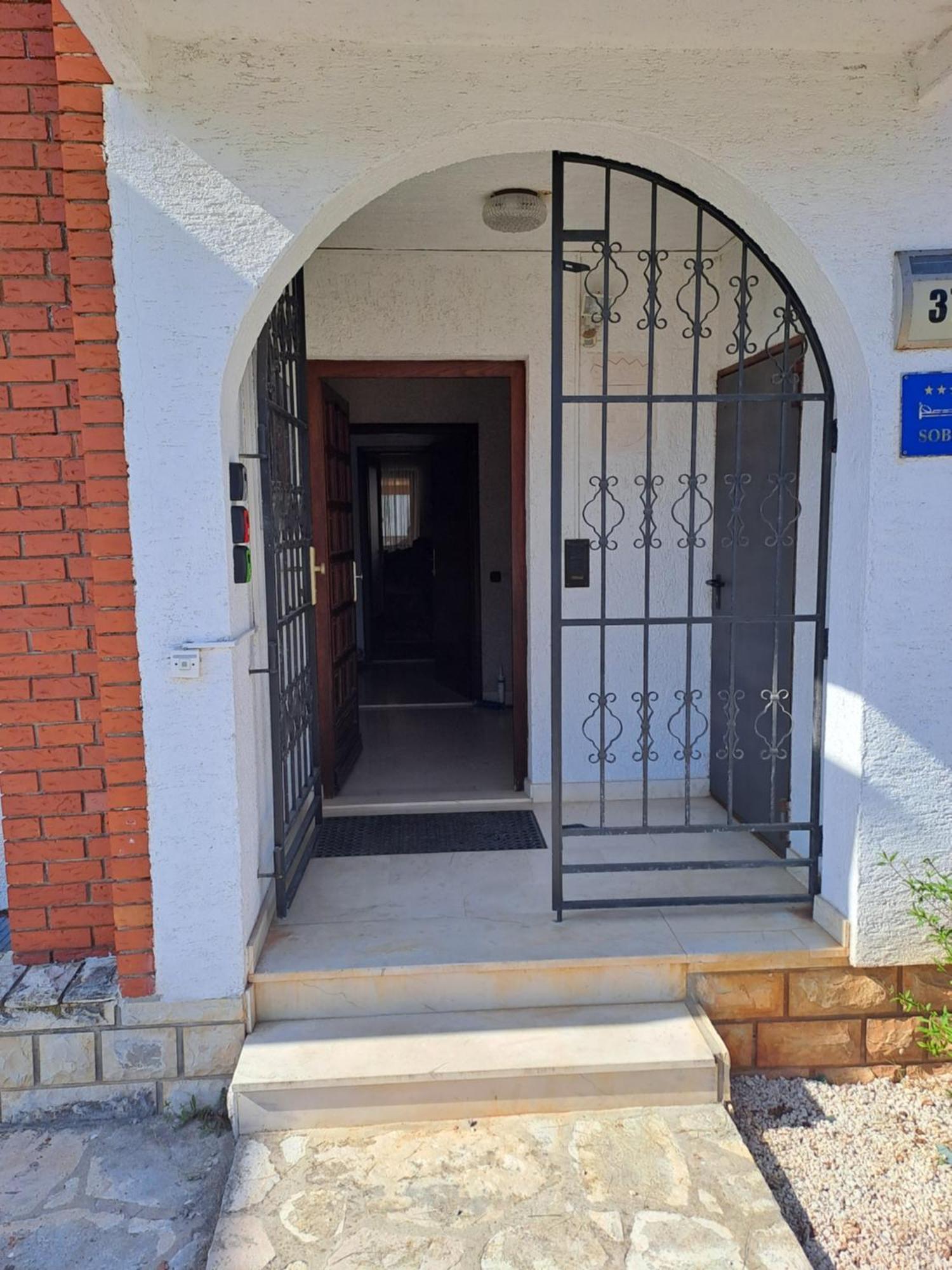 Romansa Guest House زادار المظهر الخارجي الصورة