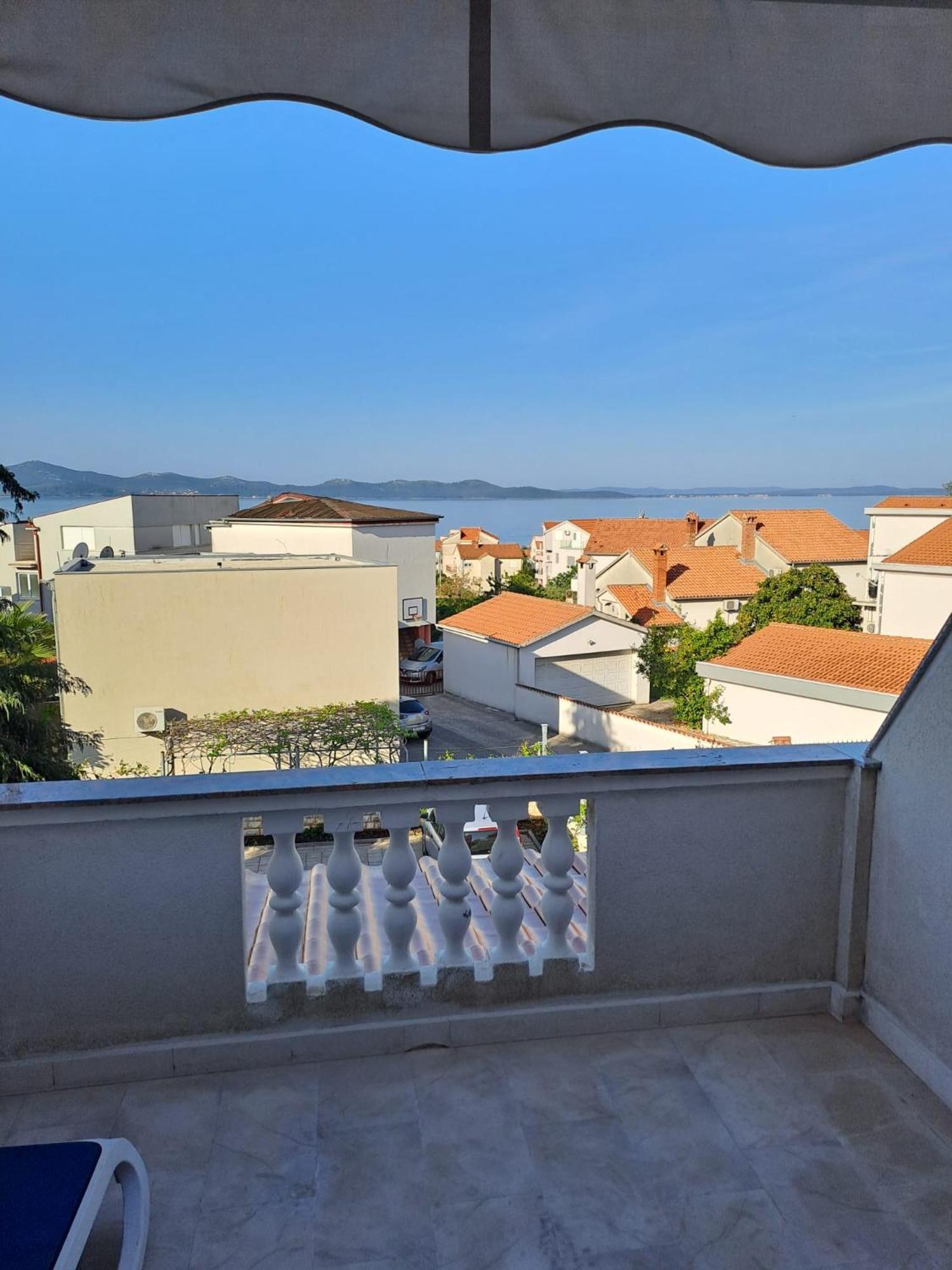 Romansa Guest House زادار المظهر الخارجي الصورة